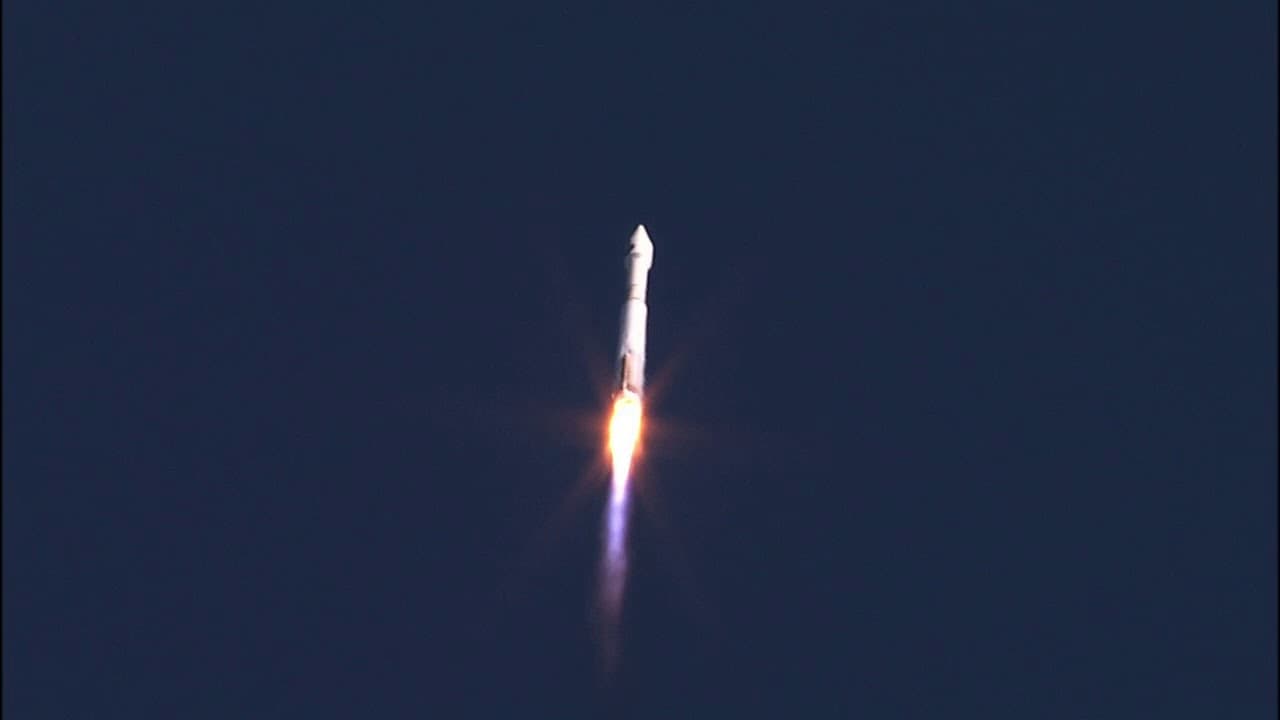 Atlas V Rocket Launches with TDRS-M Satellite