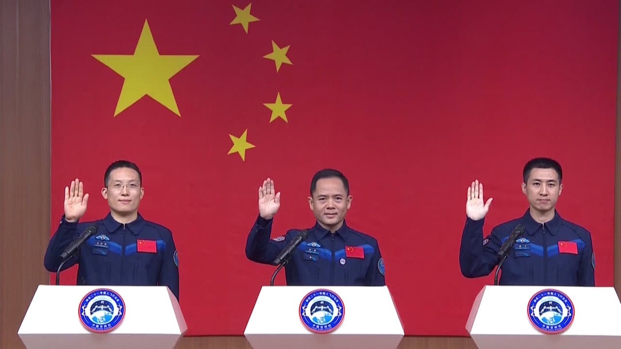 Live: Special coverage of send-off ceremony for Shenzhou-21 manned spaceship crew