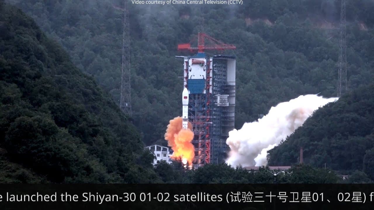 Long March-2D launches Shiyan-30 01-02