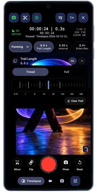 LightPaint Android: Camera painting controls, with an illustrated camera scene beneath the captured controls
